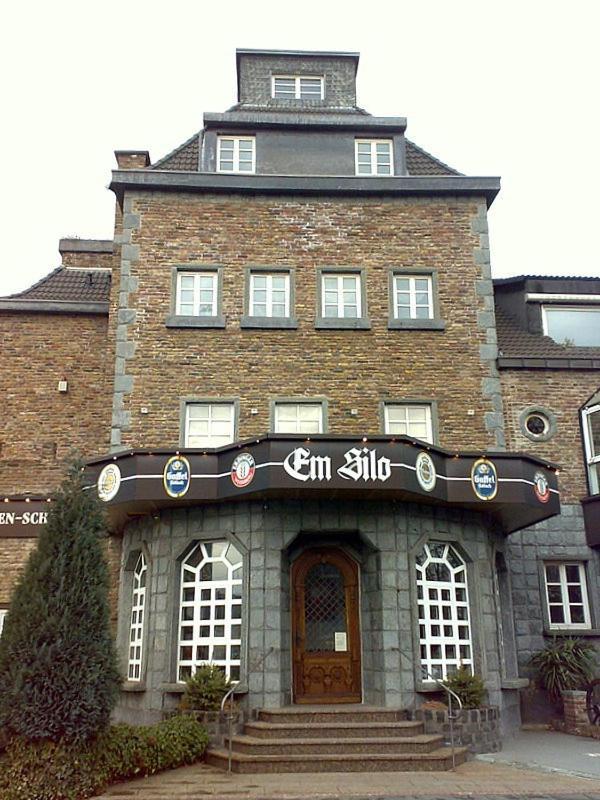 Hotel Emsilo Пулхайм Екстериор снимка