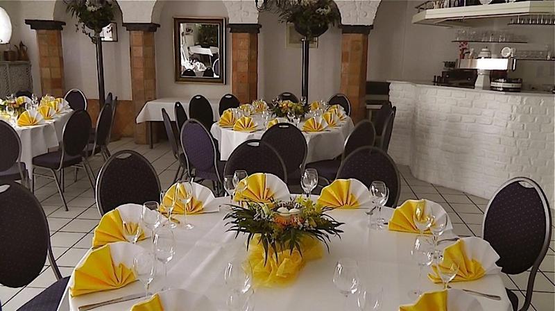Hotel Emsilo Пулхайм Екстериор снимка