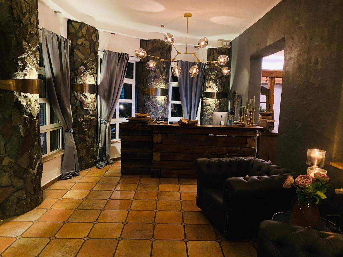 Hotel Emsilo Пулхайм Екстериор снимка