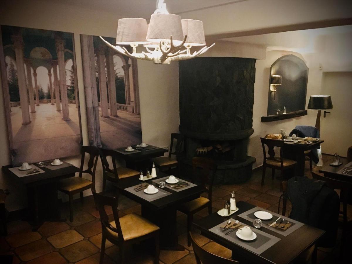 Hotel Emsilo Пулхайм Екстериор снимка