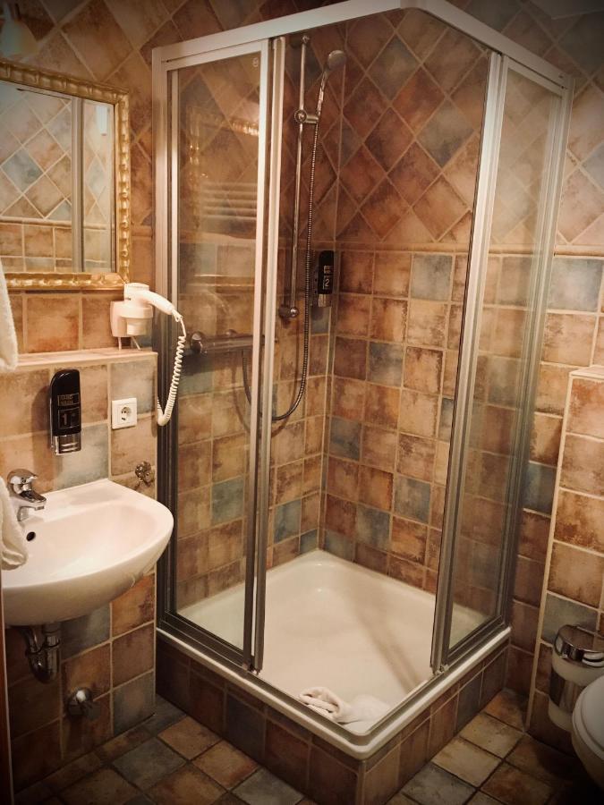 Hotel Emsilo Пулхайм Екстериор снимка